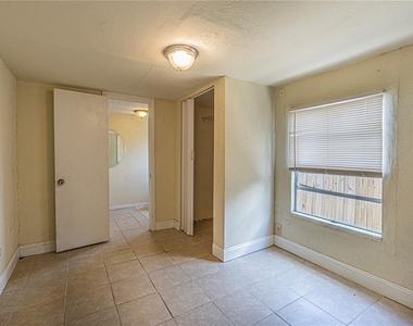 113 W Hanlon Street - Photo Thumbnail 5