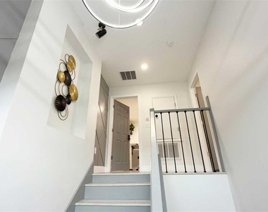 1414 E Harding Street - Photo Thumbnail 27