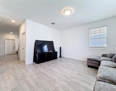 3077 Ella Way - Photo Thumbnail 8