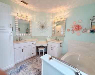 8713 E 28th Avenue - Photo Thumbnail 17