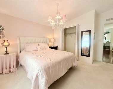 8713 E 28th Avenue - Photo Thumbnail 19