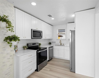 263 Williams Avenue - Photo Thumbnail 7