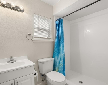 747 Monroe Harbor Place - Photo Thumbnail 13