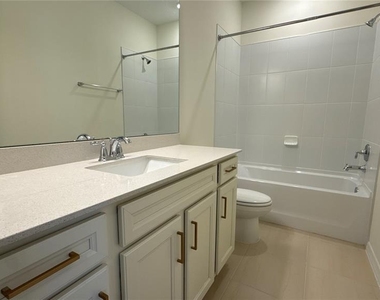 16645 Lone Oak Circle - Photo Thumbnail 23