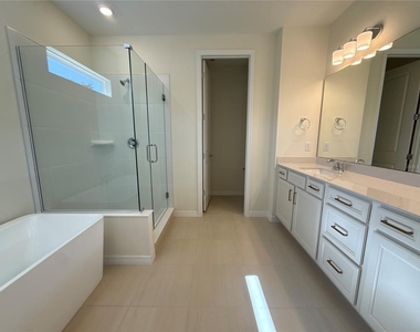 16645 Lone Oak Circle - Photo Thumbnail 33