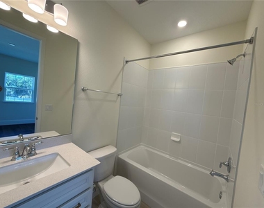 16645 Lone Oak Circle - Photo Thumbnail 31