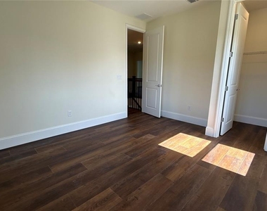 16645 Lone Oak Circle - Photo Thumbnail 32