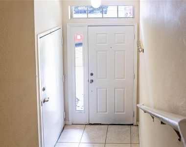 6438 S Goldenrod Road - Photo Thumbnail 2