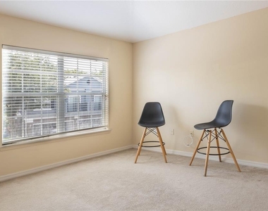 6438 S Goldenrod Road - Photo Thumbnail 12