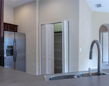 6438 S Goldenrod Road - Photo Thumbnail 9