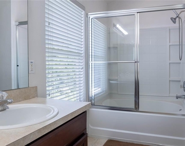 6438 S Goldenrod Road - Photo Thumbnail 18