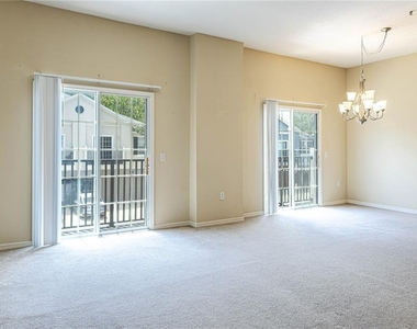 6438 S Goldenrod Road - Photo Thumbnail 3