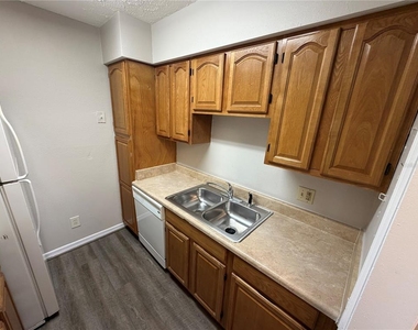 345 Wymore Road - Photo Thumbnail 6