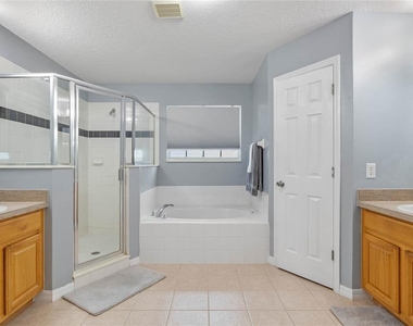 817 Highgate Park Boulevard - Photo Thumbnail 3