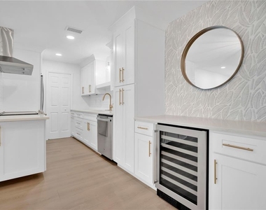 3024 Plaza Terrace Drive - Photo Thumbnail 4