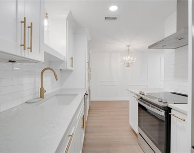 3024 Plaza Terrace Drive - Photo Thumbnail 6