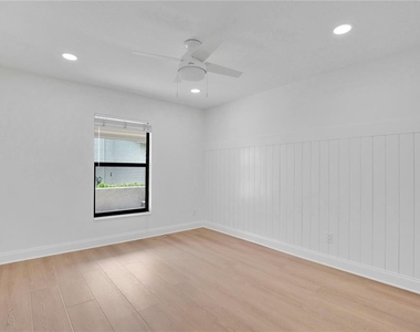 3024 Plaza Terrace Drive - Photo Thumbnail 7