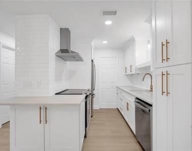 3024 Plaza Terrace Drive - Photo Thumbnail 5