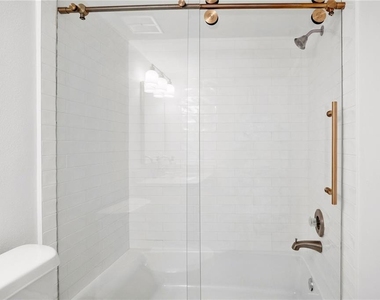 3024 Plaza Terrace Drive - Photo Thumbnail 10