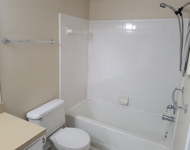 5785 Gatlin Avenue - Photo Thumbnail 9