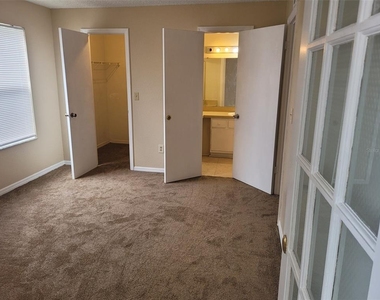 5785 Gatlin Avenue - Photo Thumbnail 6