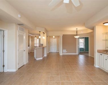 424 Luna Bella Lane - Photo Thumbnail 4