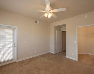 424 Luna Bella Lane - Photo Thumbnail 18