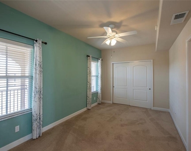 424 Luna Bella Lane - Photo Thumbnail 20