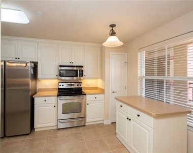 424 Luna Bella Lane - Photo Thumbnail 9