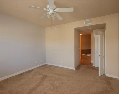 424 Luna Bella Lane - Photo Thumbnail 14