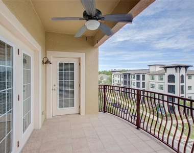 424 Luna Bella Lane - Photo Thumbnail 12