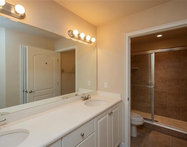 424 Luna Bella Lane - Photo Thumbnail 17