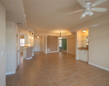 424 Luna Bella Lane - Photo Thumbnail 6