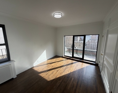 East 38th Street - Photo Thumbnail 5