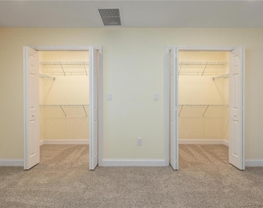 407 Princess Place - Photo Thumbnail 10