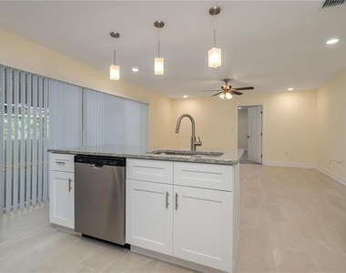 407 Princess Place - Photo Thumbnail 8
