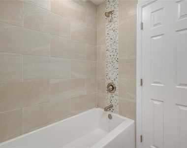 407 Princess Place - Photo Thumbnail 24