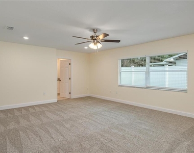 407 Princess Place - Photo Thumbnail 11