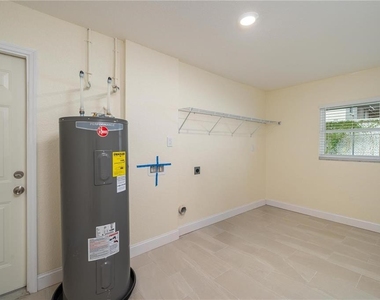 407 Princess Place - Photo Thumbnail 25