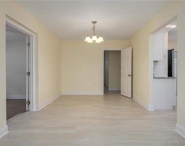 407 Princess Place - Photo Thumbnail 5