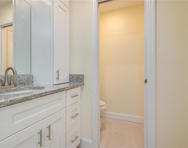 407 Princess Place - Photo Thumbnail 16