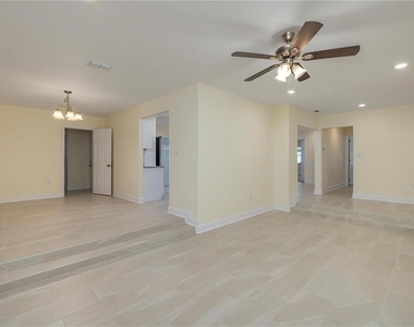 407 Princess Place - Photo Thumbnail 4