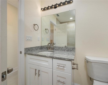 407 Princess Place - Photo Thumbnail 23