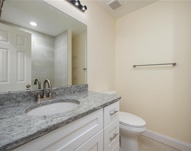 407 Princess Place - Photo Thumbnail 22