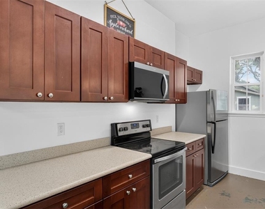 727 Nw 4th Avenue - Photo Thumbnail 3
