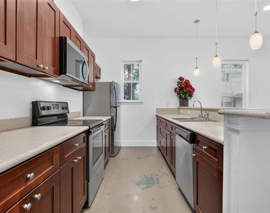 727 Nw 4th Avenue - Photo Thumbnail 2