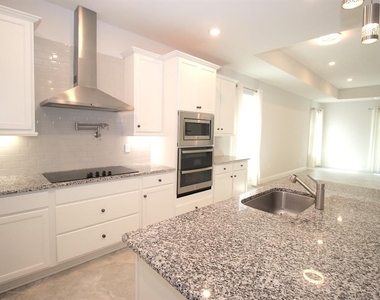 109 Huntington Place - Photo Thumbnail 21