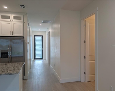 174 Madrid Boulevard - Photo Thumbnail 6