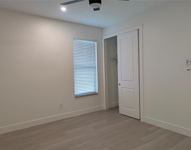 174 Madrid Boulevard - Photo Thumbnail 18