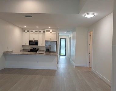 174 Madrid Boulevard - Photo Thumbnail 3